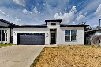 Building Photo - 1819 Bickers St