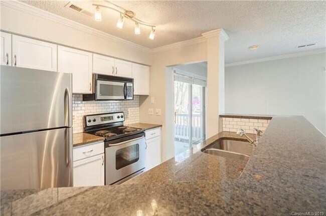 Foto del edificio - 2500 Cranbrook Ln