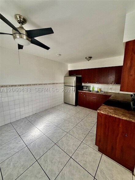 Building Photo - 6137 SW 20th Ct