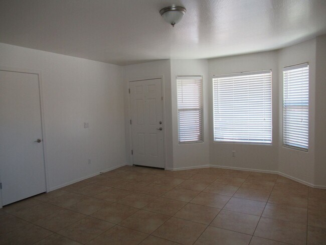 Foto del edificio - Spacious Home in Gated Community!