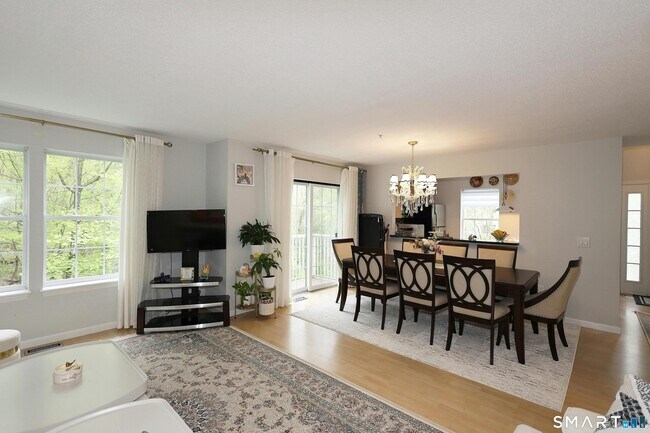 Foto del edificio - 633 Danbury Rd