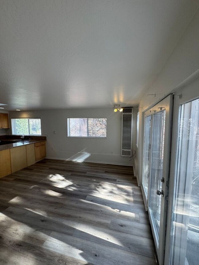 Building Photo - Charming Riverfront Cottage in Verdi – One...