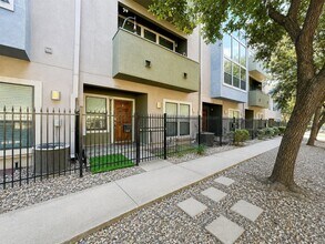 Building Photo - 1806 Rosalie St