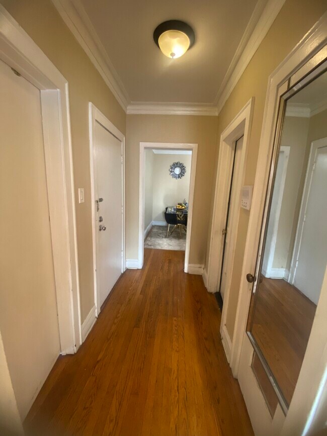 Foto del edificio - 3811 N Western Ave