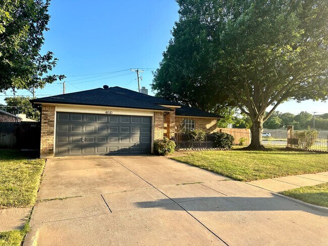 Foto del edificio - Single Family House in Arlington 76001