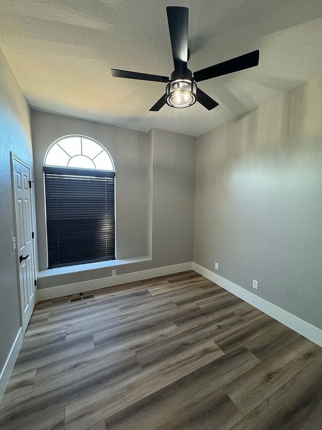 Building Photo - 5551 Barcelona Ct