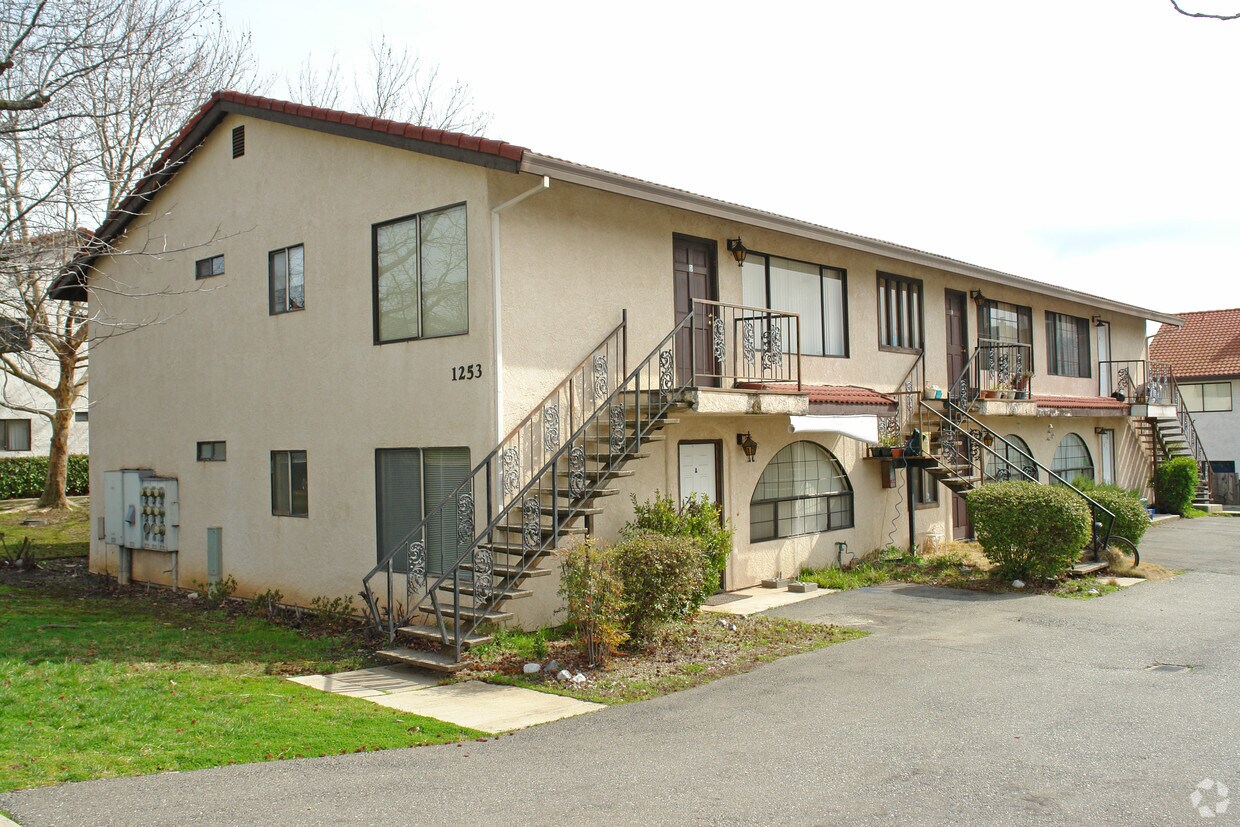Primary Photo - 1253 Lancers Ln