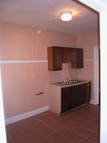 Building Photo - 7731 S Kingston Ave