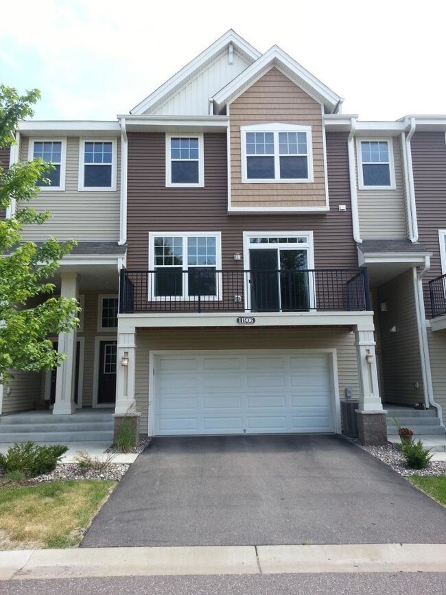 Building Photo - 11906 Emery Village Dr N