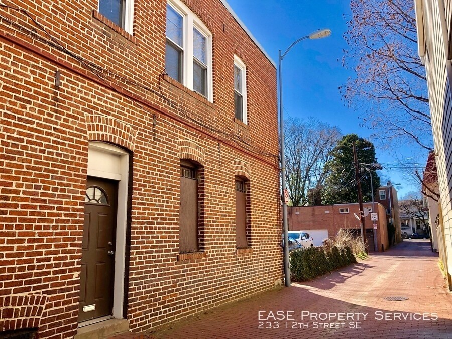 Primary Photo - 233 12th St SE