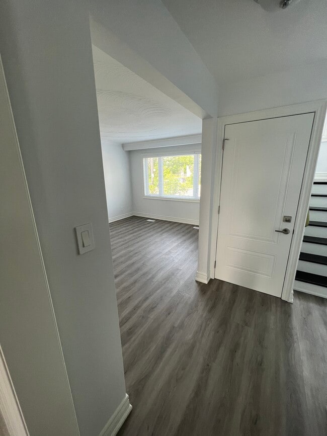 Photo du bâtiment - ALL UTILITIES INCLUDED NEWLY RENOVATED GRE...