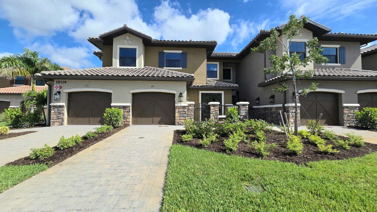 Foto principal - 15319 Lucerna St