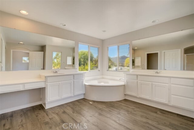 Foto del edificio - 45875 Paseo Gallante