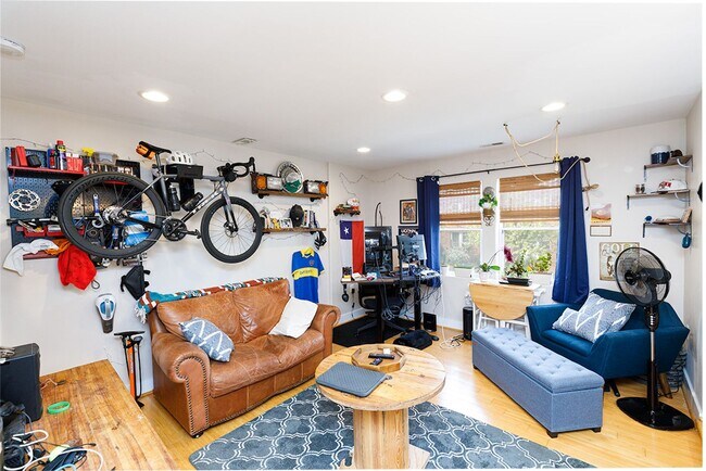 Foto del edificio - 1220 Holbrook Terrace NE