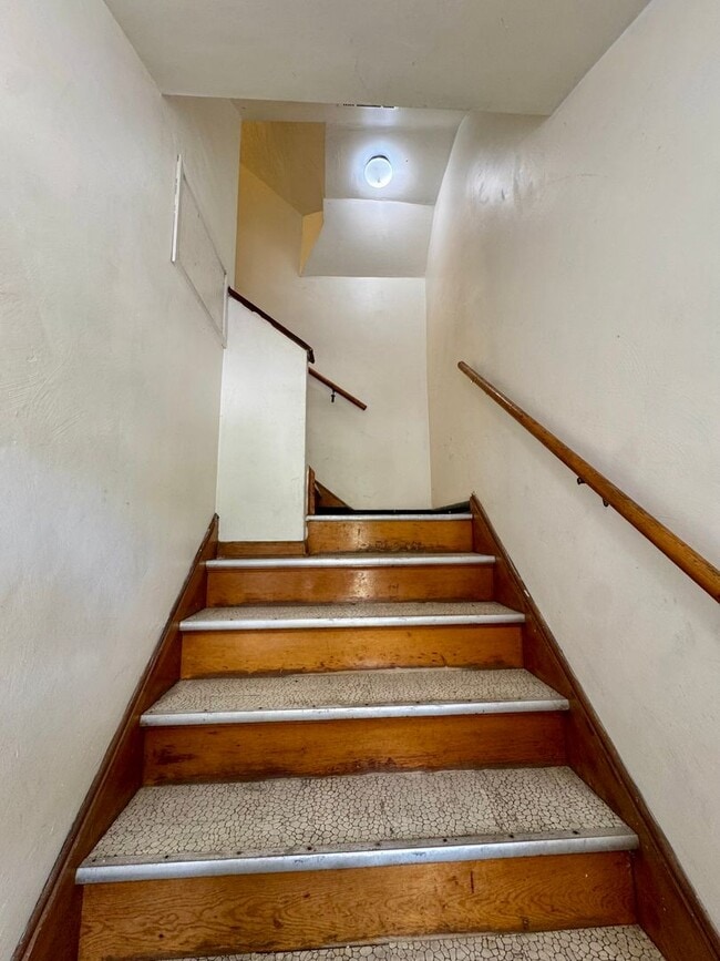 Building Photo - 212 N Highland Ave