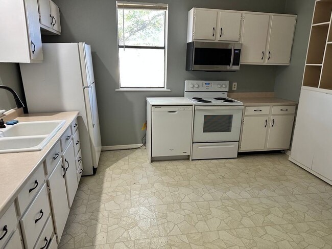 Foto del edificio - 1441 Gatlin Creek Rd