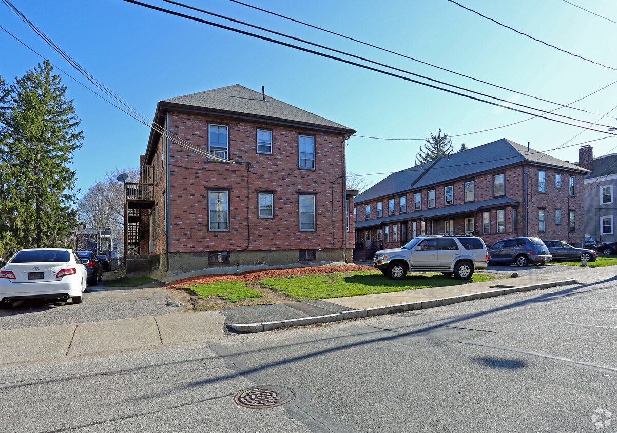 Building Photo - 2-8 Robbins Pl