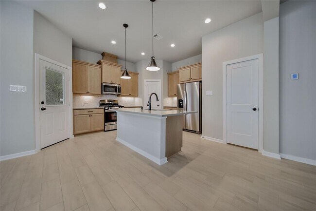 Building Photo - 555 Longleaf Pine Dr