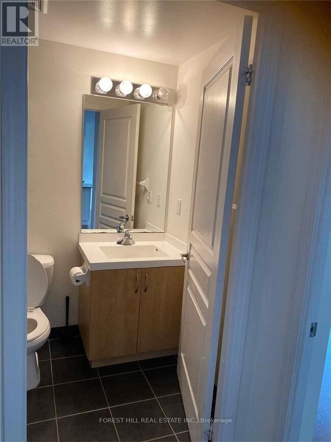 Building Photo - 2230 Lake Shore Blvd W