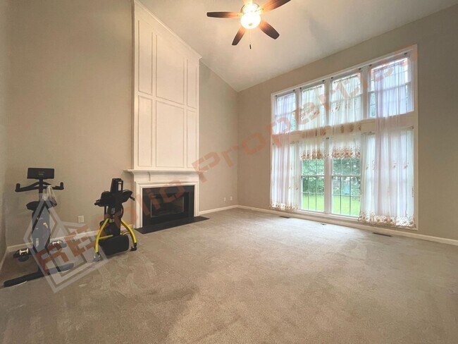 Foto del edificio - Charming 4 Bedroom 2.5 Bathroom Home w/ 1s...