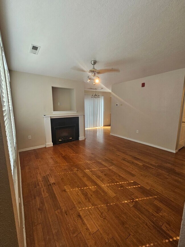 Building Photo - ELD4009