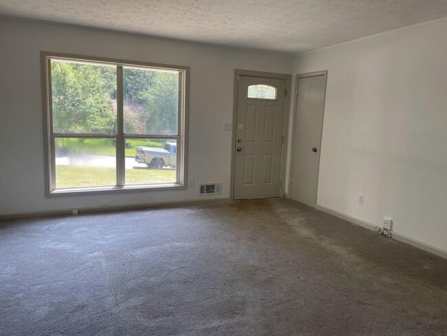 Building Photo - 10135 Port Royal Ct