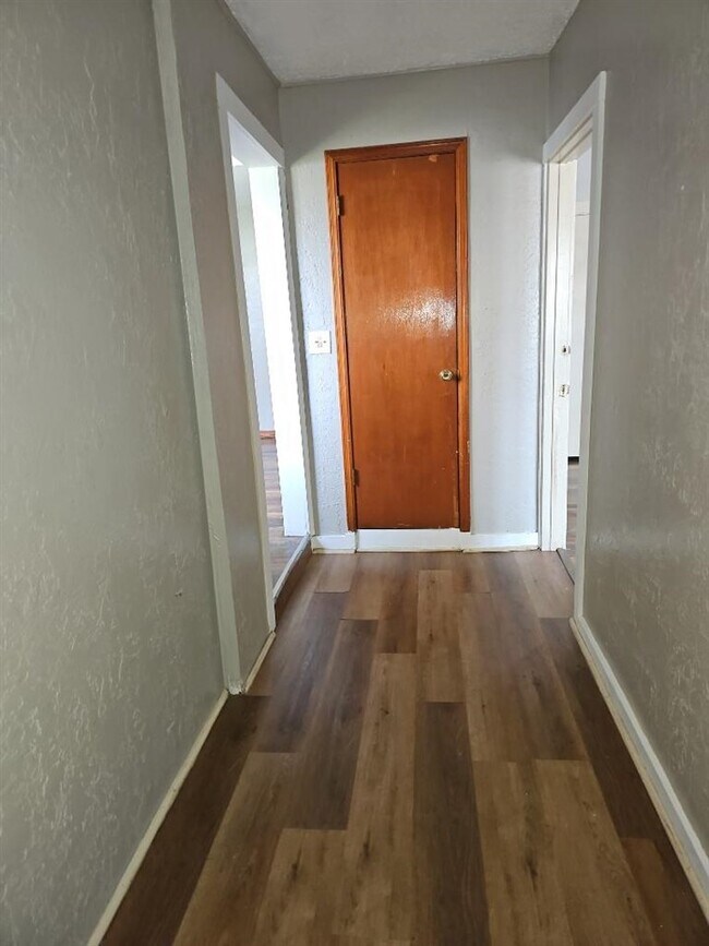 Foto del edificio - 1436 NW Ozmun Ave