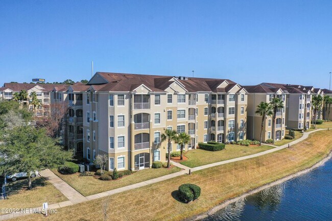 Foto del edificio - 7801 Point Meadows Dr