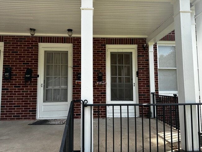 Building Photo - 547 Wilkinson St
