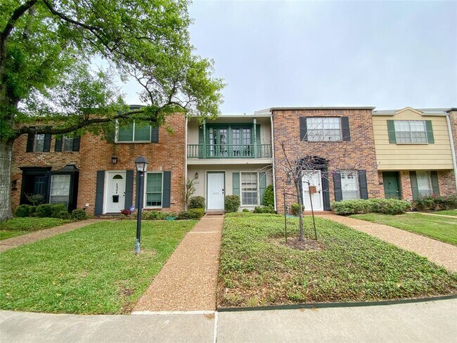 Building Photo - 6342 Chevy Chase Dr