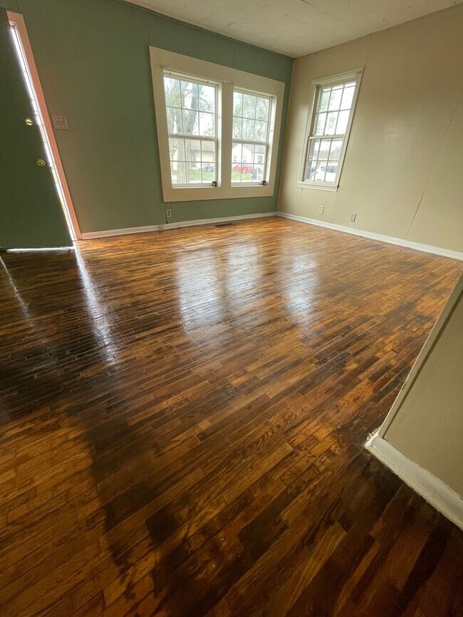 Foto del edificio - Darling 2 Bedroom in Nice Quiet Area