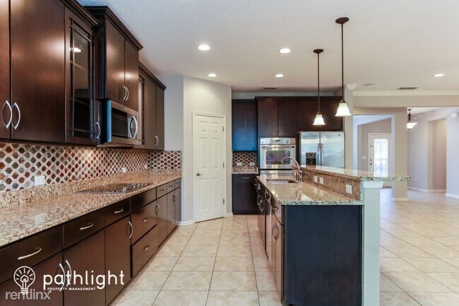 Foto del edificio - 4 br, 3 bath House - 105 Prince Albert Avenue