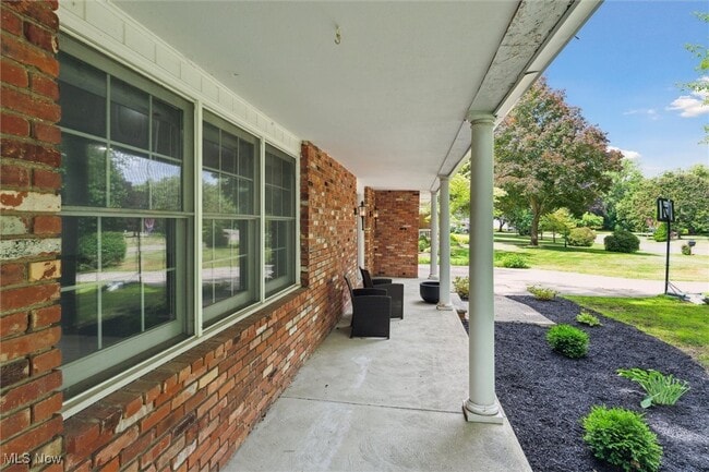 Foto del edificio - 10241 Cherry Hill Dr