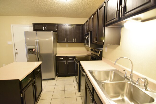 Building Photo - 5 Cactus Ct