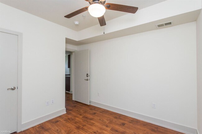 Foto del edificio - 2 br, 1 bath 4plex - 699 W BERKS ST Unit B