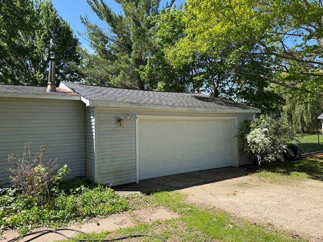 Building Photo - 4690 E Herrick Rd