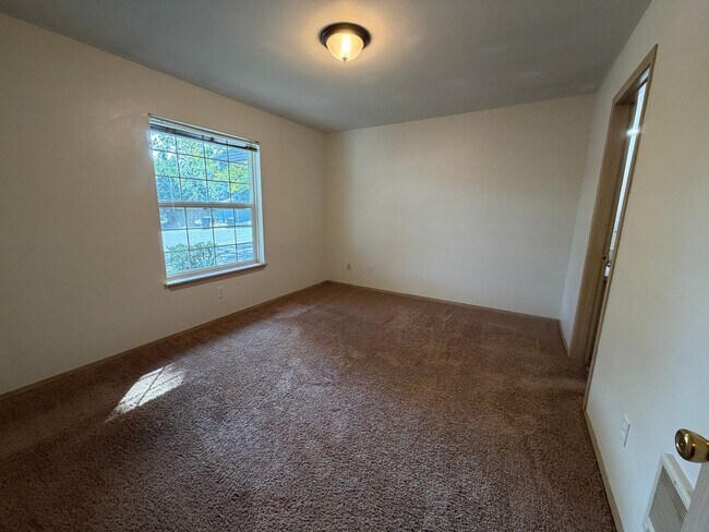 Foto del edificio - 762-766 Catron St N