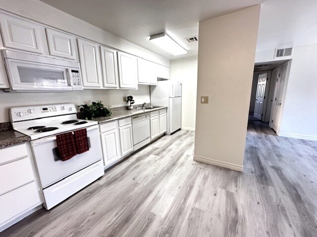 Building Photo - 5181 River Glen Dr