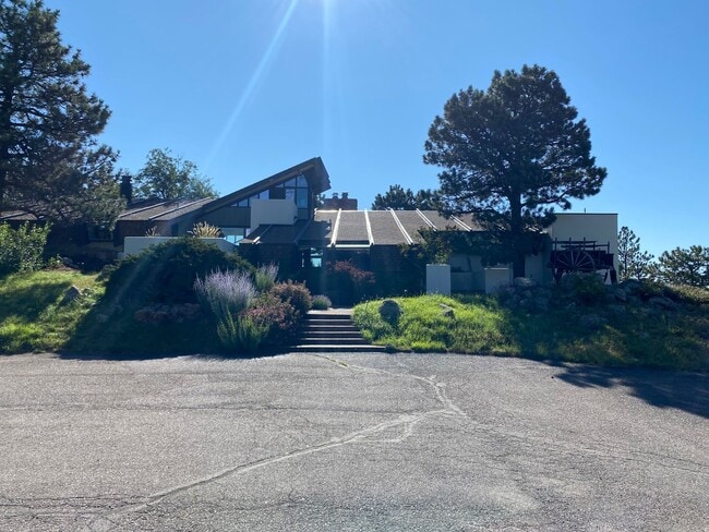 Building Photo - 4 Bed 3.5 Bath Home in Sunshine Canyon wit...