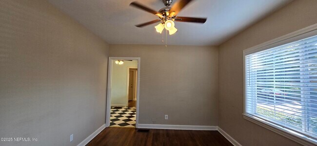 Foto del edificio - 1302 McDuff Ave S