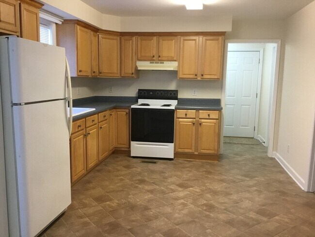 Foto del edificio - 2 Bedroom 1 Bathroom House minutes from Lige Street Park & Carroll Park!