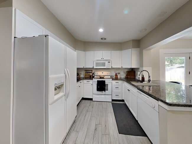 Building Photo - 612 Ridgewood St