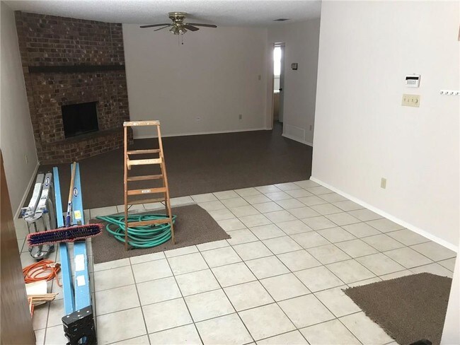 Building Photo - 2320 Lindblad Ct