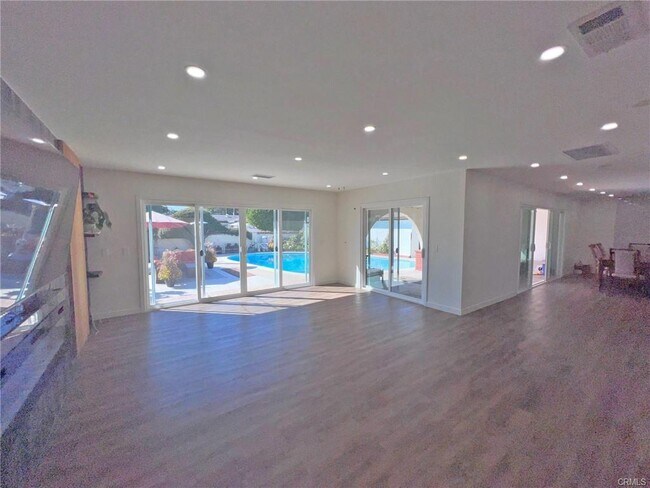 Foto del edificio - 10053 Babbitt Ave