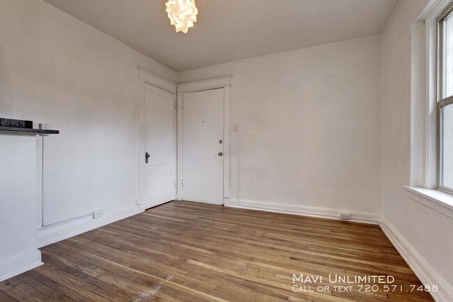 Building Photo - 1226 N Marion St
