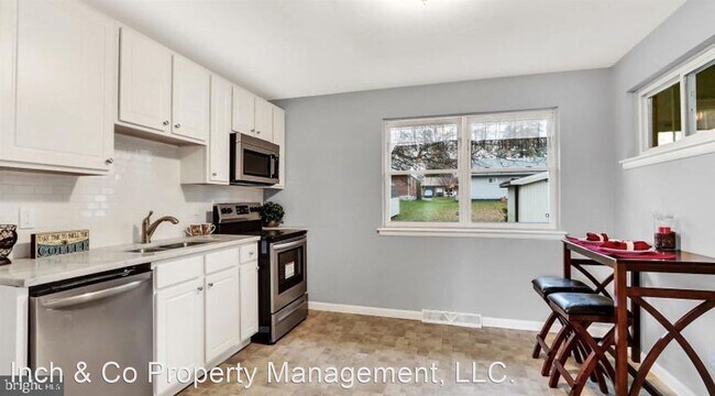 Building Photo - 3 br, 2 bath House - 561 S Findlay St