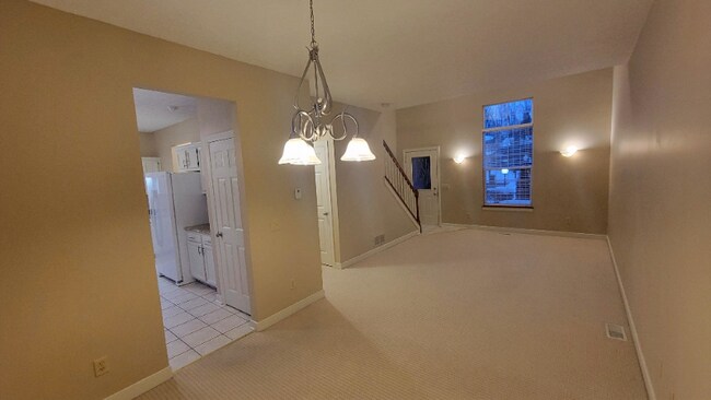 Building Photo - 2158 Kenyon St