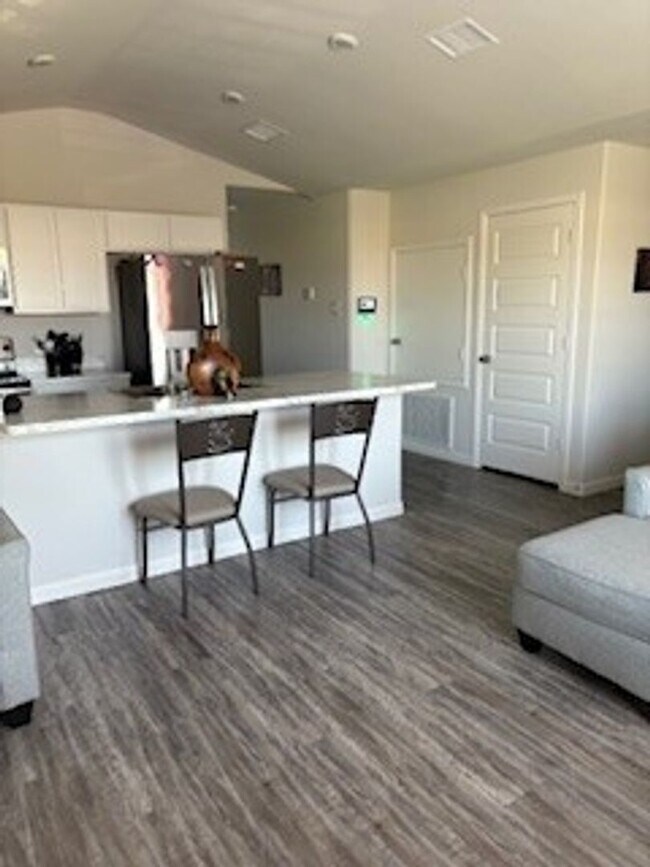 Foto del edificio - Charming 2BR House in Cleveland