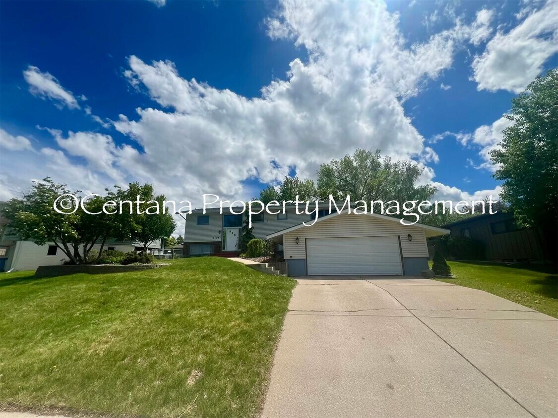 Primary Photo - Stunning 4 bedroom house for rent