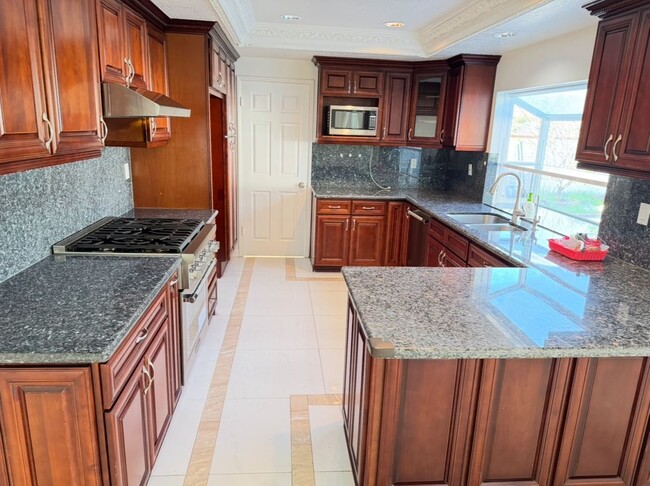 Foto del edificio - 1038 Regal Canyon Dr